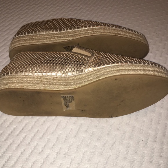Steve Madden gold flat-forms 9 - Picture 3 of 6